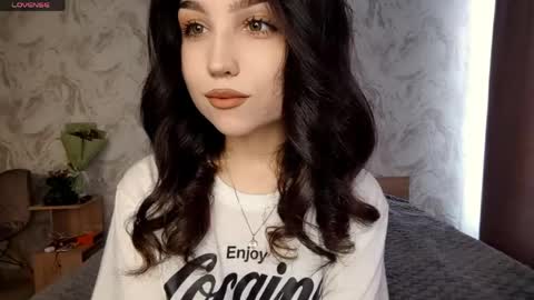 I am Gina ntmu Lets hit 10 Thumbs Up together online show from 04.22.26