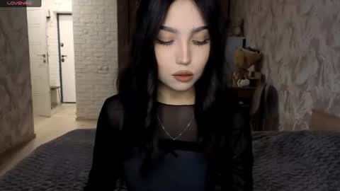 I am Gina ntmu Lets hit 10 Thumbs Up together online show from 06.16.26
