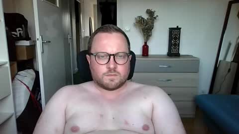 Snapshot of jeuneloup92 chatting on 09.08.25 jeuneloup92 online show from 09.08.25