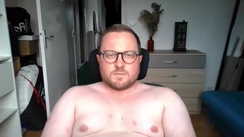 Snapshot of jeuneloup92 chatting on 09.09.25 jeuneloup92 online show from 09.09.25