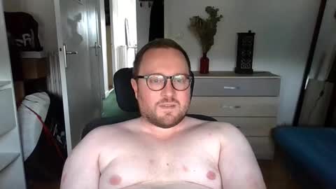 Snapshot of jeuneloup92 chatting on 09.12.25 jeuneloup92 online show from 09.12.25