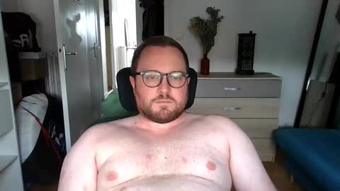 Snapshot of jeuneloup92 chatting on 09.18.25 jeuneloup92 online show from 09.18.25