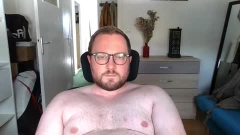 Snapshot of jeuneloup92 chatting on 09.21.25 jeuneloup92 online show from 09.21.25