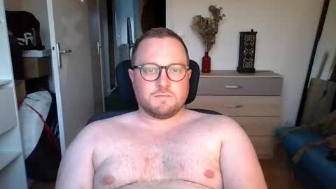 Snapshot of jeuneloup92 chatting on 09.24.25 jeuneloup92 online show from 09.24.25