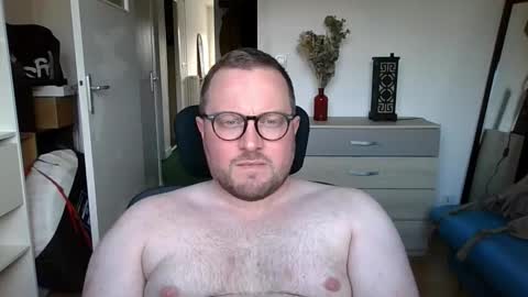 Snapshot of jeuneloup92 chatting on 09.25.25 jeuneloup92 online show from 09.25.25