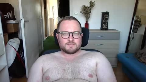 Snapshot of jeuneloup92 chatting on 09.30.25 jeuneloup92 online show from 09.30.25