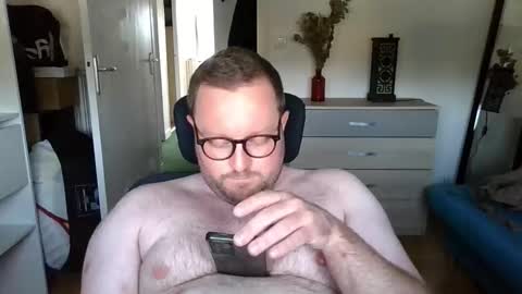 Snapshot of jeuneloup92 chatting on 10.08.25 jeuneloup92 online show from 10.08.25