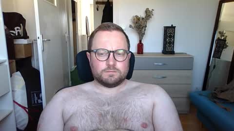 Snapshot of jeuneloup92 chatting on 10.12.25 jeuneloup92 online show from 10.12.25