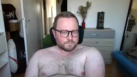 Snapshot of jeuneloup92 chatting on 10.13.25 jeuneloup92 online show from 10.13.25