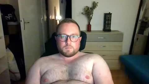 Snapshot of jeuneloup92 chatting on 10.22.25 jeuneloup92 online show from 10.22.25