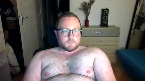 Snapshot of jeuneloup92 chatting on 10.23.25 jeuneloup92 online show from 10.23.25