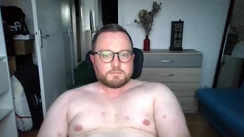 Snapshot of jeuneloup92 chatting on 10.27.25 jeuneloup92 online show from 10.27.25