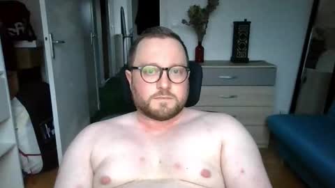 Snapshot of jeuneloup92 chatting on 10.28.25 jeuneloup92 online show from 10.28.25