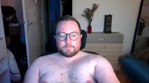 Snapshot of jeuneloup92 chatting on 11.12.25 jeuneloup92 online show from 11.12.25