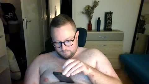 Snapshot of jeuneloup92 chatting on 11.17.25 jeuneloup92 online show from 11.17.25