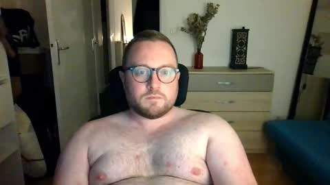 Snapshot of jeuneloup92 chatting on 11.18.25 jeuneloup92 online show from 11.18.25