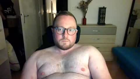 Snapshot of jeuneloup92 chatting on 11.19.25 jeuneloup92 online show from 11.19.25