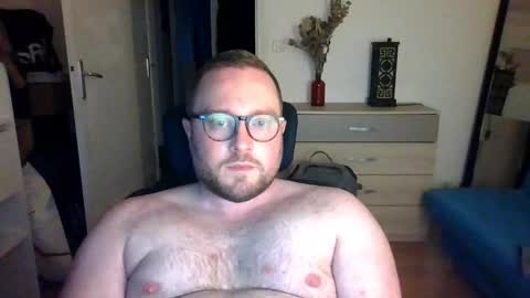 Snapshot of jeuneloup92 chatting on 11.21.25 jeuneloup92 online show from 11.21.25