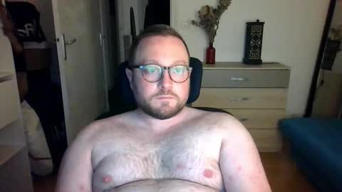 Snapshot of jeuneloup92 chatting on 11.24.25 jeuneloup92 online show from 11.24.25