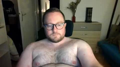 Snapshot of jeuneloup92 chatting on 12.04.25 jeuneloup92 online show from 12.04.25