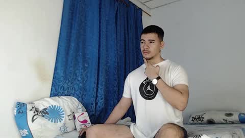 Snapshot of jeycob_happy97 chatting on 01.04.25 Juan David online show from 01.04.25