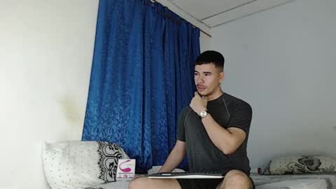 Snapshot of jeycob_happy97 chatting on 01.24.25 Juan David online show from 01.24.25