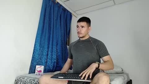 Snapshot of jeycob_happy97 chatting on 09.19.25 Juan David online show from 09.19.25