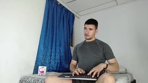 Snapshot of jeycob_happy97 chatting on 09.19.25 Juan David online show from 09.19.25