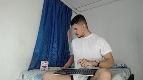 Snapshot of jeycob_happy97 chatting on 09.28.25 Juan David online show from 09.28.25