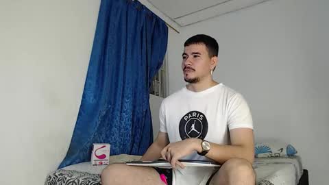 Snapshot of jeycob_happy97 chatting on 10.22.25 Juan David online show from 10.22.25