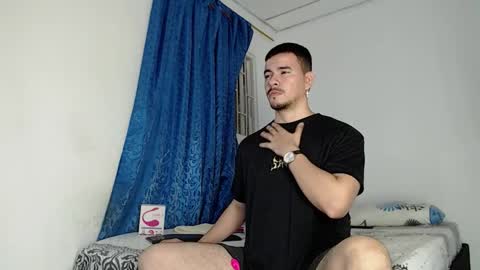 Snapshot of jeycob_happy97 chatting on 11.06.25 Juan David online show from 11.06.25