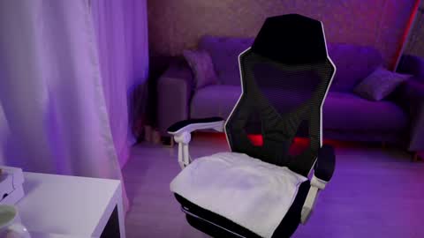 Snapshot of jeyssy69 chatting on 01.28.25 Jeyssy also Andra  online show from 01.28.25