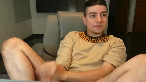 Snapshot of jhoan_saenz chatting on 10.28.25 Jhoan Saenz online show from 10.28.25