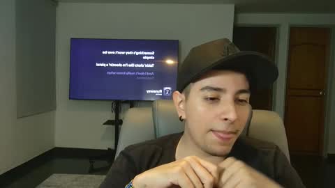 Snapshot of jhoan_saenz chatting on 10.29.25 Jhoan Saenz online show from 10.29.25