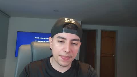 Snapshot of jhoan_saenz chatting on 11.07.25 Jhoan Saenz online show from 11.07.25