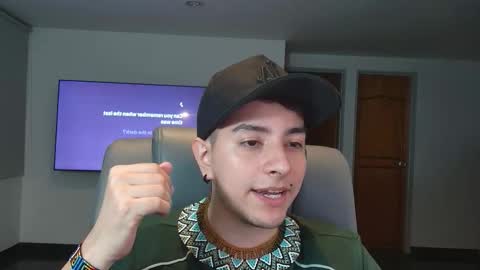 Snapshot of jhoan_saenz chatting on 11.08.25 Jhoan Saenz online show from 11.08.25