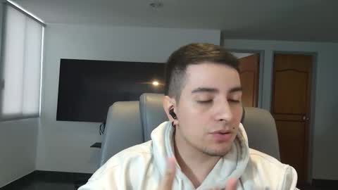 Snapshot of jhoan_saenz chatting on 11.11.25 Jhoan Saenz online show from 11.11.25