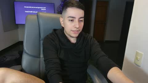 Snapshot of jhoan_saenz chatting on 11.19.25 Jhoan Saenz online show from 11.19.25