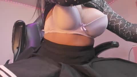 Snapshot of jhoanatrans22 chatting on 11.28.25 jhoanatrans22 online show from 11.28.25