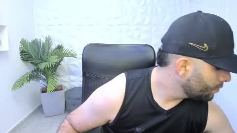 Snapshot of jhon_bear02 chatting on 02.04.25 John Bear.... online show from 02.04.25