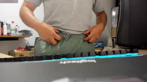 Snapshot of jhonatan_morales_s chatting on 10.14.25 jhonatan_morales_s online show from 10.14.25