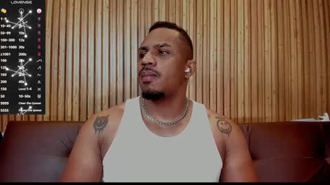 Snapshot of jhonblacke chatting on 03.11.25 jhon online show from 03.11.25