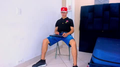 Snapshot of jhonn_rhyss chatting on 02.13.25 Jhon online show from 02.13.25