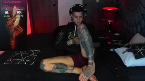 Snapshot of jhonny_ackerman chatting on 12.16.25 jhonny_ackerman online show from 12.16.25