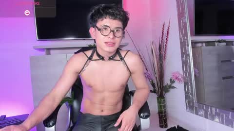 Snapshot of jhonny_blake_ chatting on 05.20.26 JHONNATHAN online show from 05.20.26