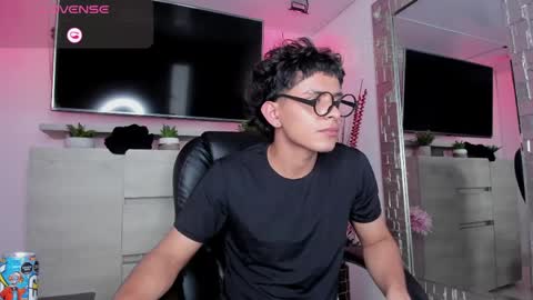Snapshot of jhonny_blake_ chatting on 05.27.26 JHONNATHAN online show from 05.27.26