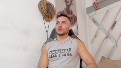 Snapshot of jhonny_flames7 chatting on 01.05.25 jhonny online show from 01.05.25