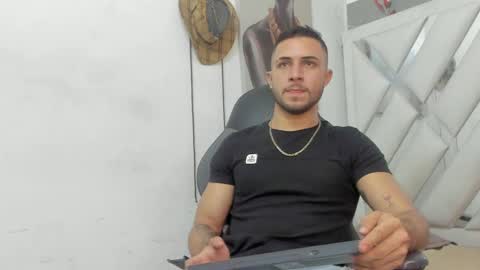 Snapshot of jhonny_flames7 chatting on 02.10.25 jhonny online show from 02.10.25