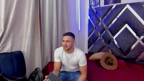 Snapshot of jhonny_flames7 chatting on 03.10.25 jhonny online show from 03.10.25