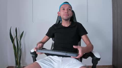 Snapshot of jhors_silv chatting on 10.04.25 Jhors online show from 10.04.25